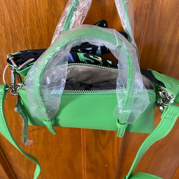 Steve Madden Green Flare Crossbody Handbag NWT - Picture 5 of 5